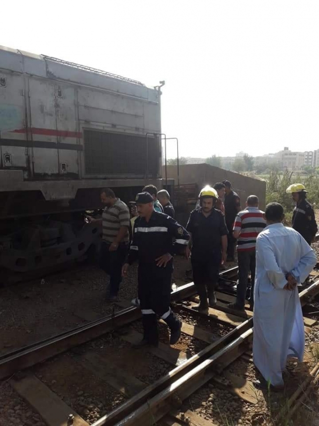 Mısır'da yolcu treni raydan çıktı: 12 yaralı